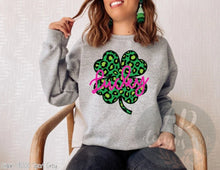 Load image into Gallery viewer, Pink Lucky Green Clover
